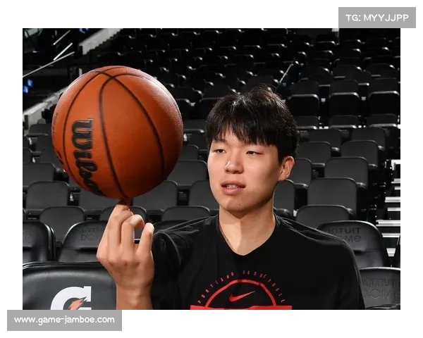 杨瀚森新秀赛高效砍下10分2篮板，晃开克林根进球引爆社交媒体