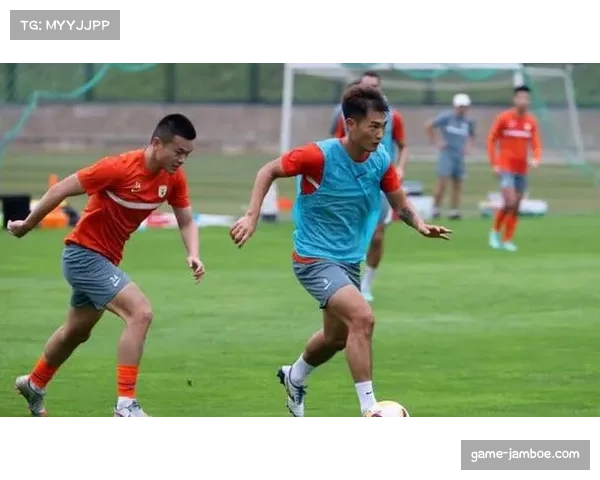 北京国安与武汉三镇热身赛2-2，定位球攻防展现战术素养